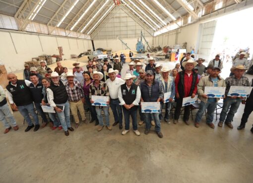 Apoya SEDEA con forraje a ganaderos de Huimilpan y Pedro Escobedo