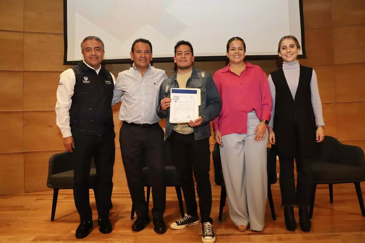 Entregan Becas del Voluntariado Internacional PROTÓN – Vive México.