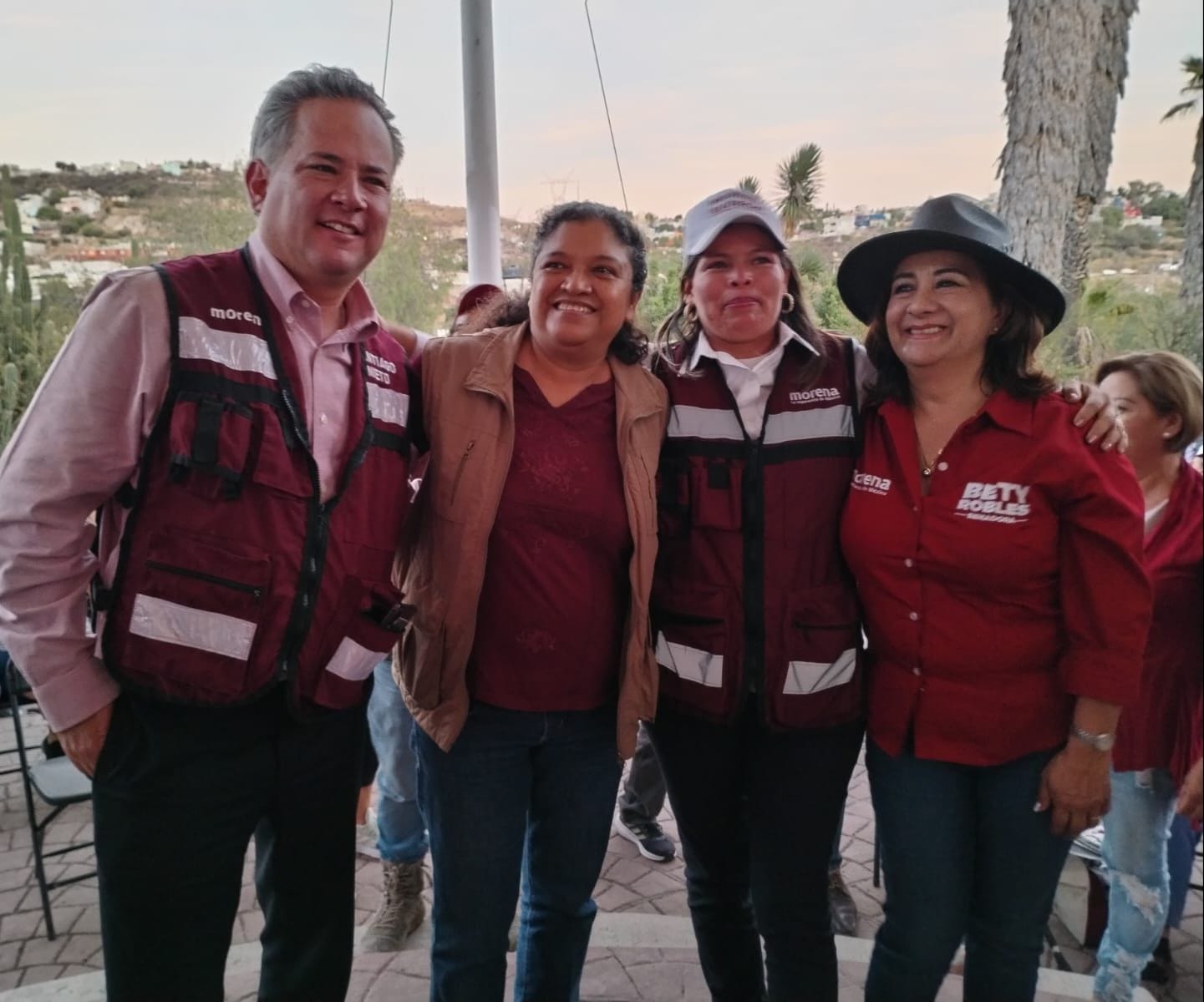 Realiza recorrido el candidato Santiago Nieto, por el Mercado 4 de marzo en Lomas. 