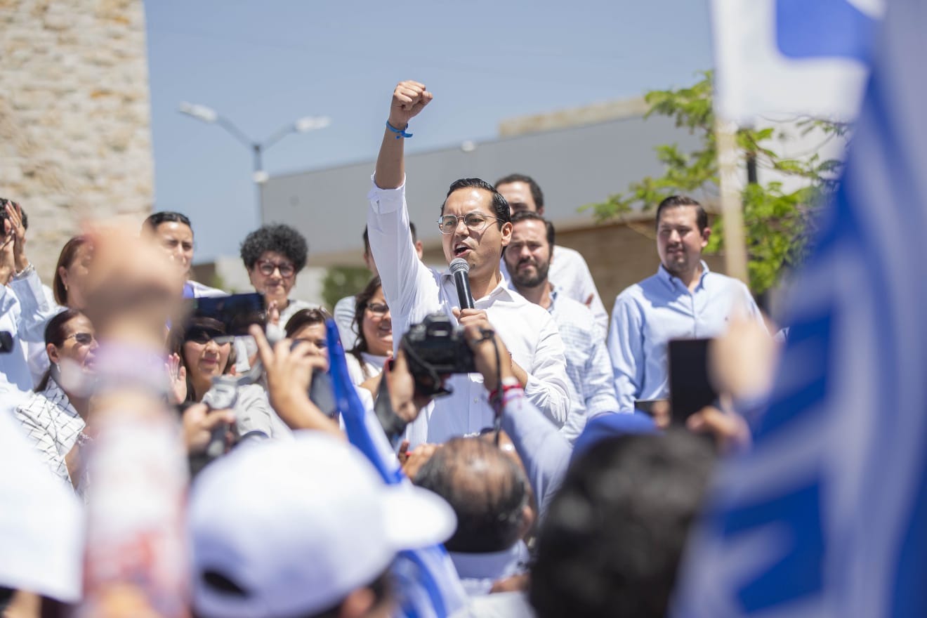 Chepe Guerrero se registra como candidato a presidente municipal de Corregidora ante el IEEQ municipal