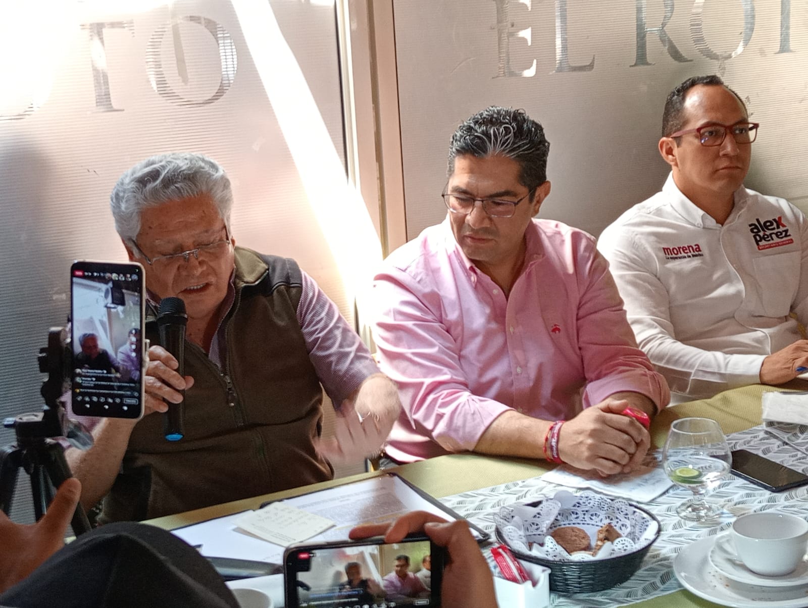 Piden voceros de Chema Tapia a IEEQ investigar uso electoral de programas sociales en Querétaro.