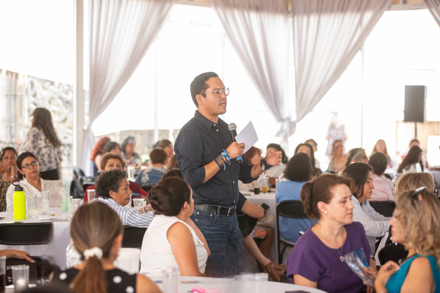 Se reúne Chepe Guerrero con mujeres emprendedoras