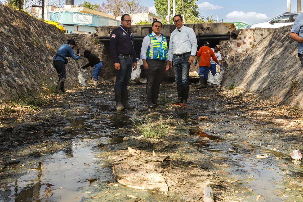 Supervisan trabajo de prevención en drenes municipales