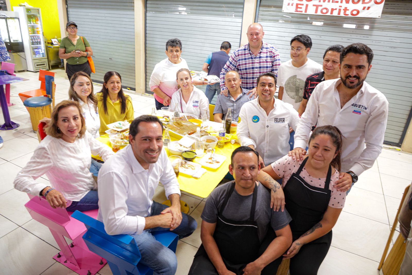 Recibe Felifer Macías respaldo de Mauricio Vila