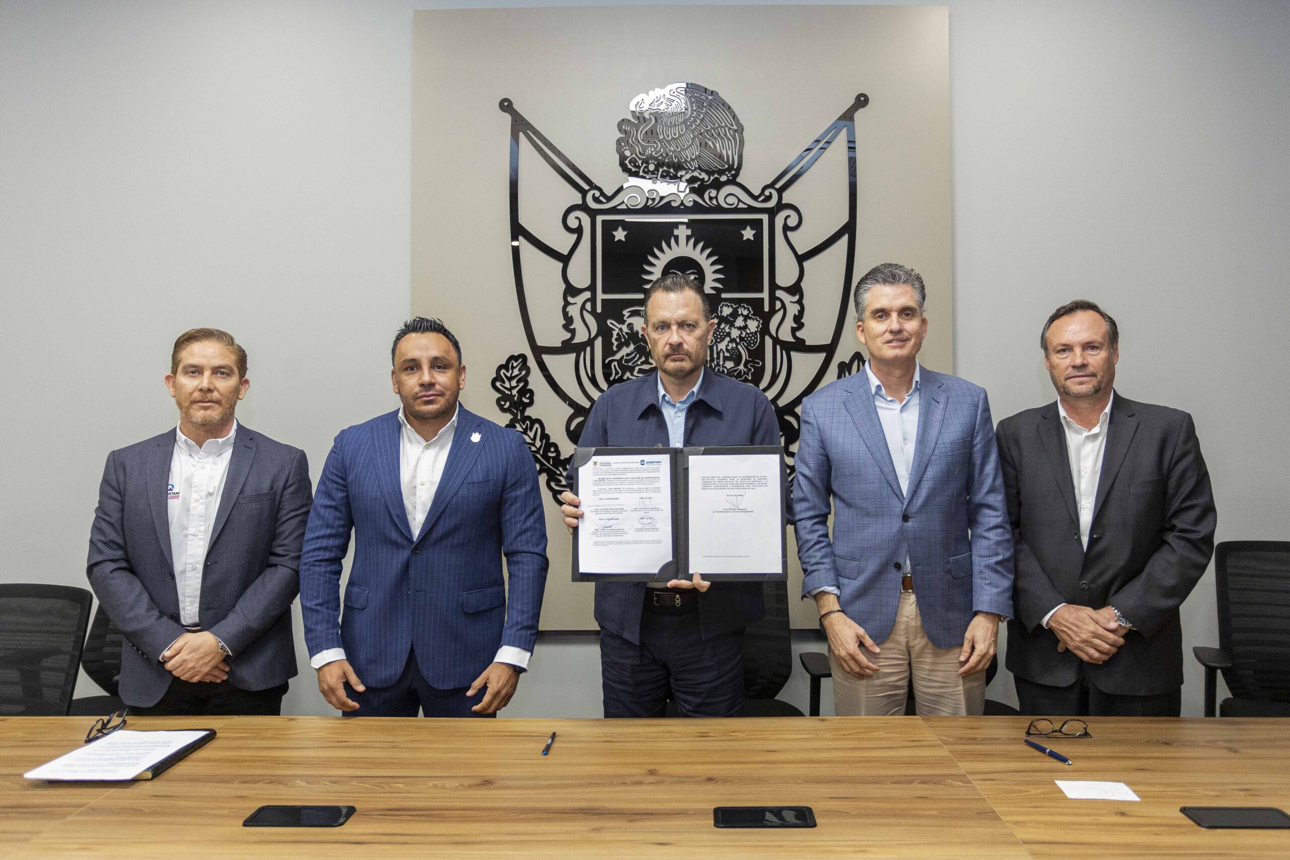 Atestigua Gobernador firma de convenio para fortalecer la seguridad y garantizar el acceso al agua en el Estado