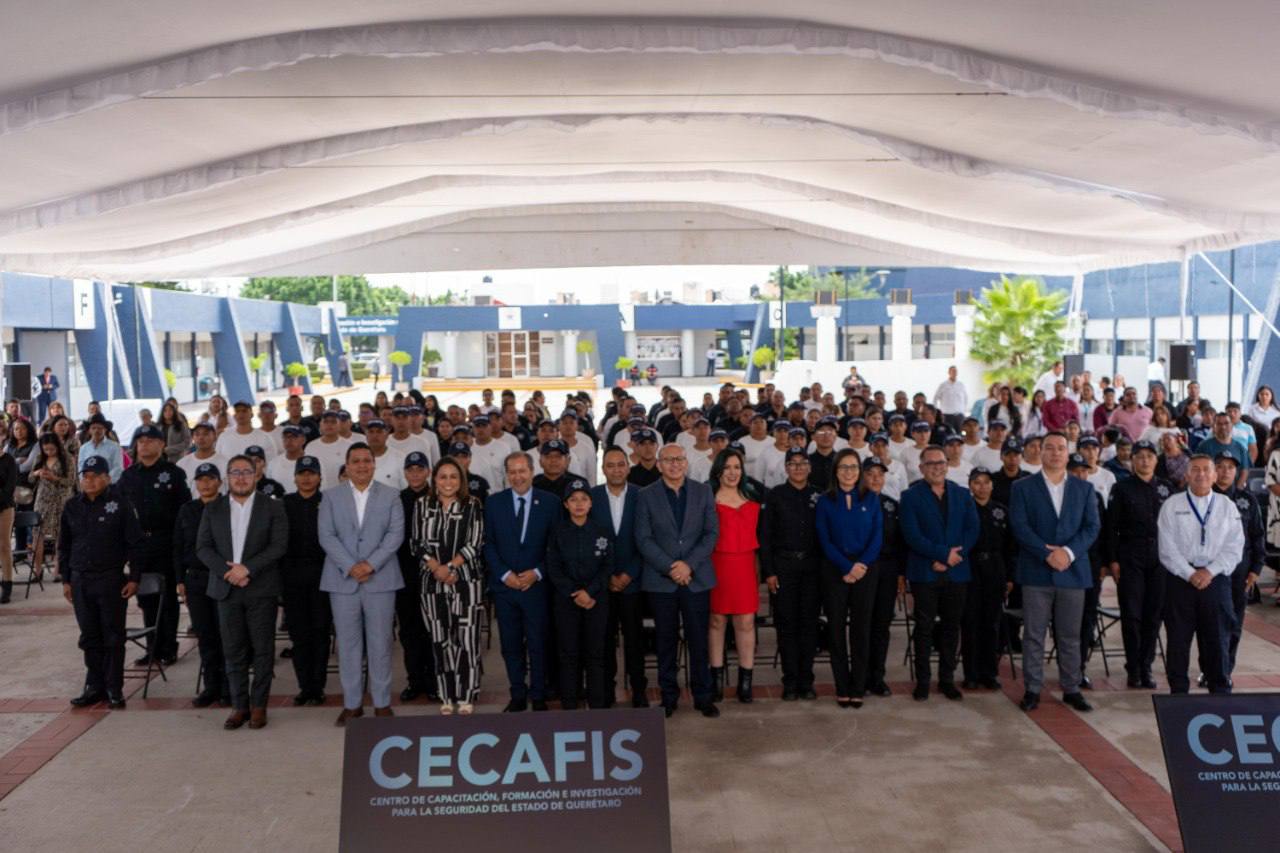 Entrega CECAFIS 40 nuevos policías de proximidad a Querétaro