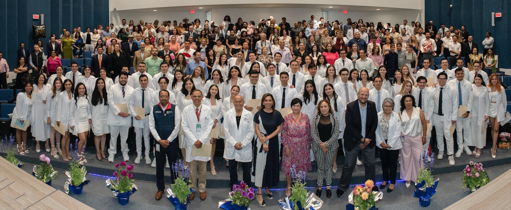 Secretaria de Salud preside ceremonia de Bienvenida y Clausura de Médicos Internos de Pregrado en el HGQ