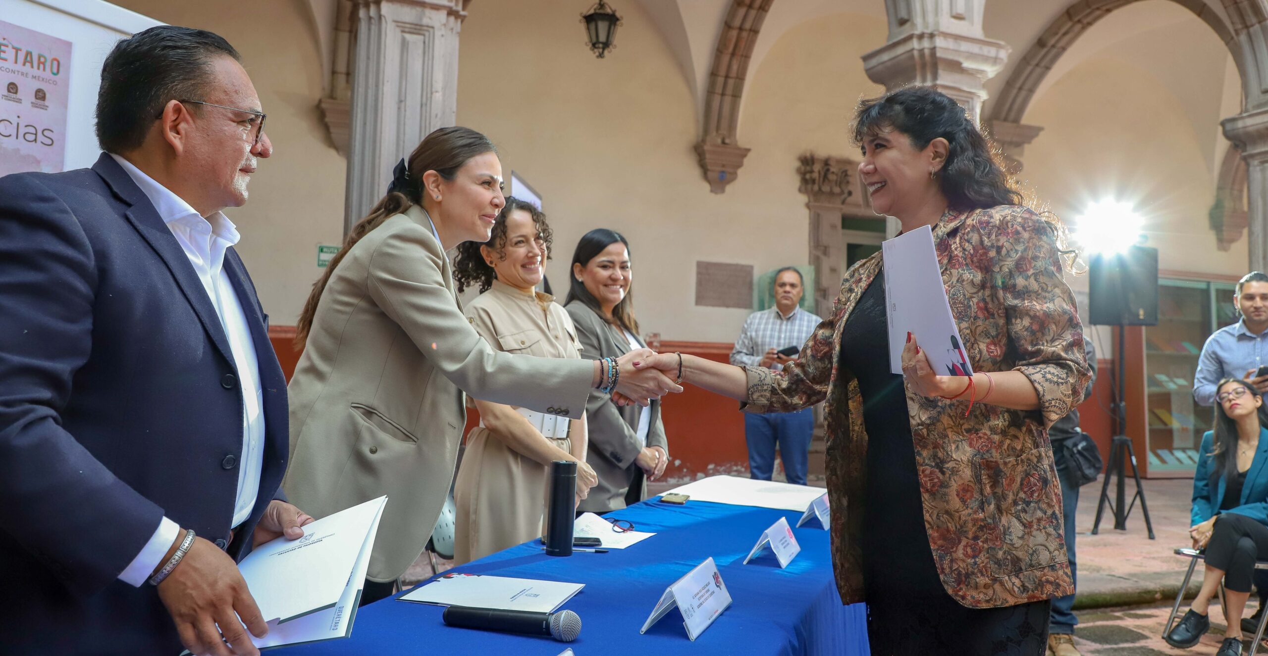 Entrega SECTUR y UAQ diplomas a nuevos guías de turistas