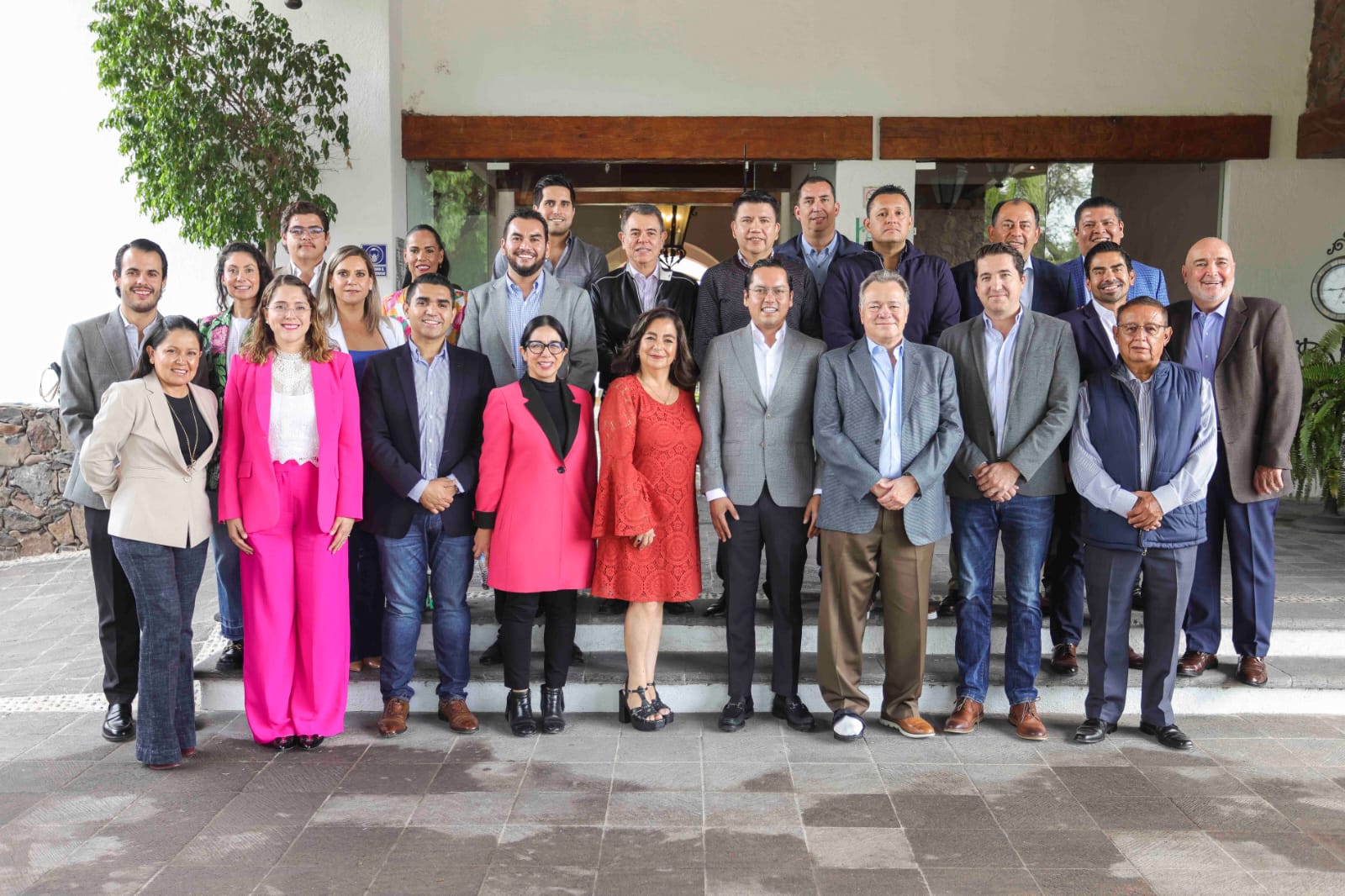Presenta Chepe Guerrero a Yetsi Beltrán, Carlos Olguín y Gustavo López como integrantes de su gabinete