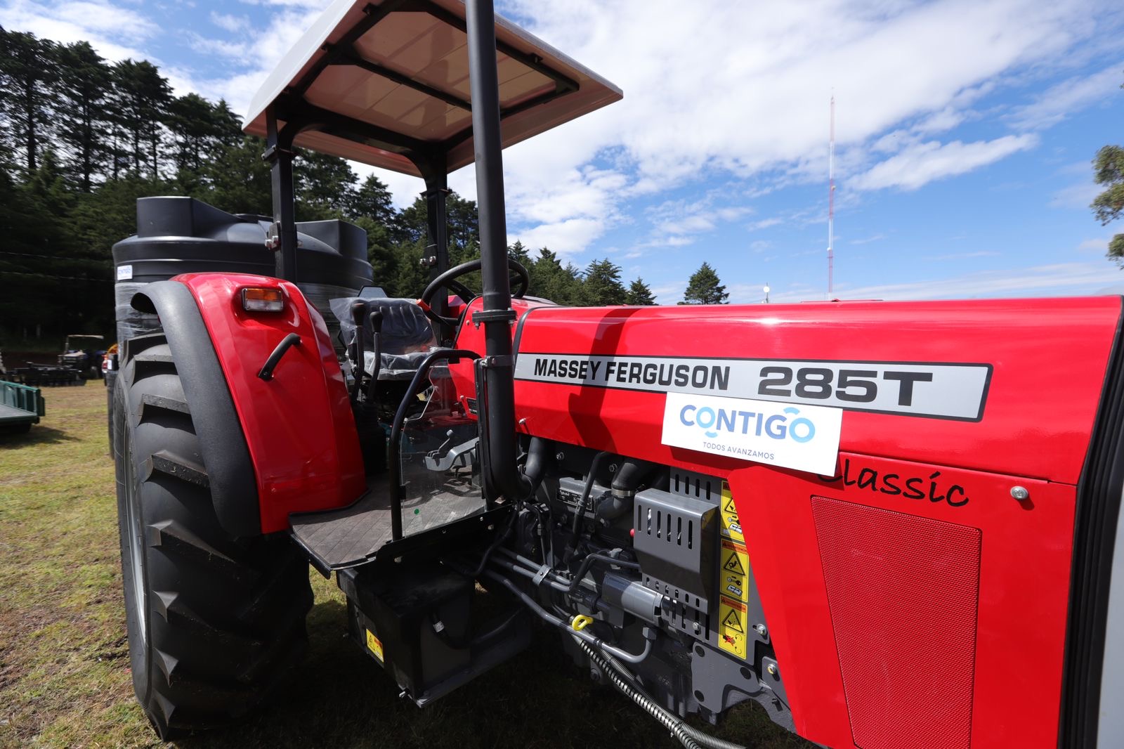 Entrega SEDEA apoyos para productores en Amealco