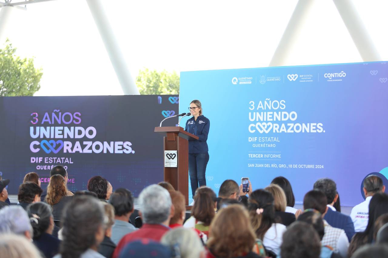 Presenta Car Herrera su 3er Informe de Actividades del SEDIF en San Juan del Río