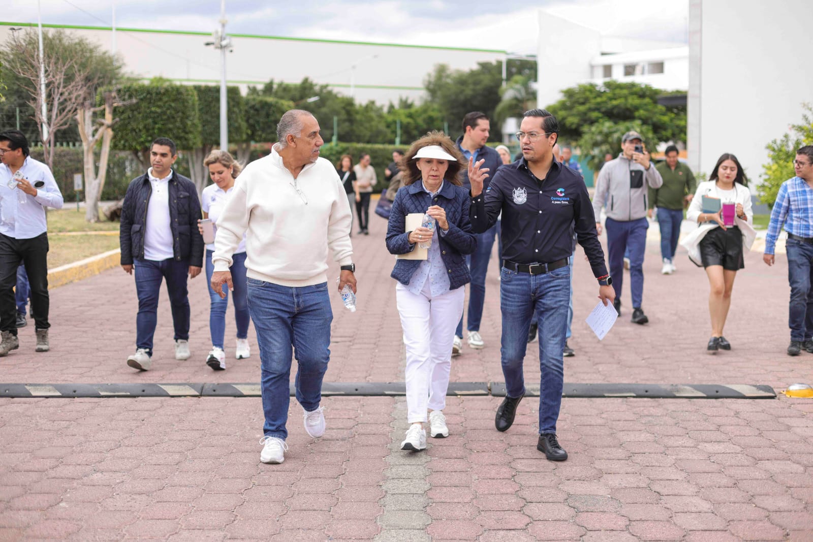 Recorren autoridades municipales fraccionamiento Pueblo Nuevo