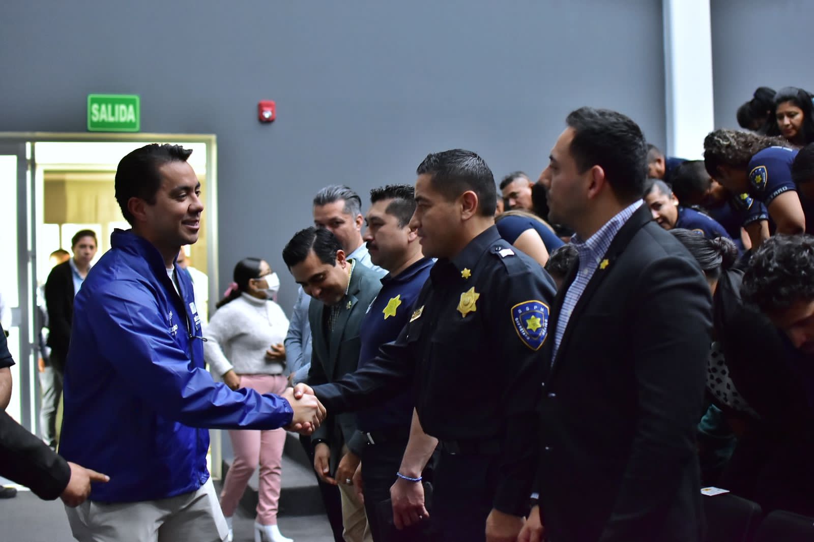 Refrenda Felifer Macías su compromiso con la Policía Municipal