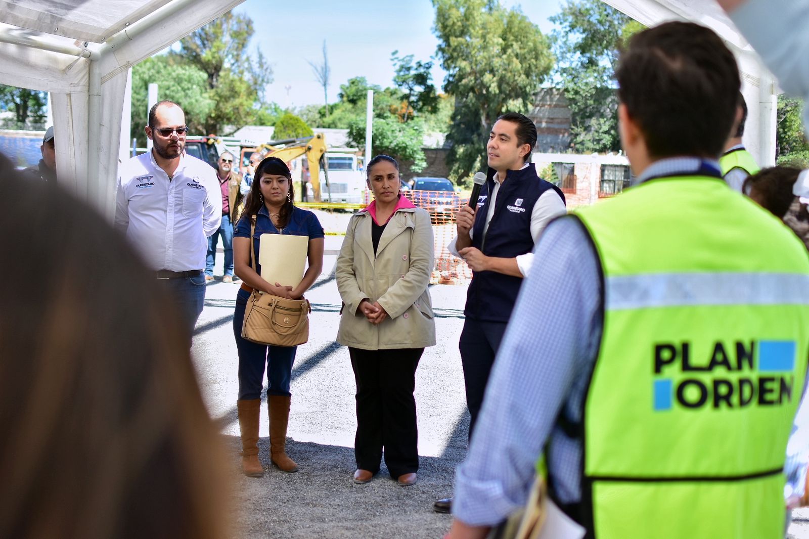Supervisa Felifer Macías infraestructura deportiva en escuela primaria de Santa Rosa Jáuregui