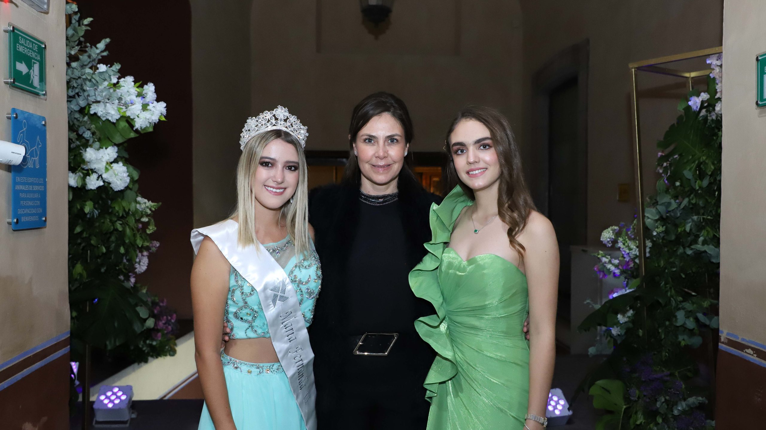 Victoria II es proclamada como Reina de las Fiestas de Navidad de Querétaro