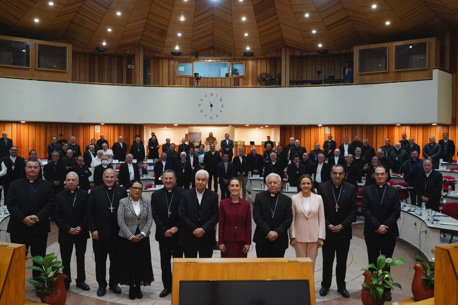 La Presidenta de la República, Claudia Sheimbaum, se reúne con la Conferencia del Episcopado.